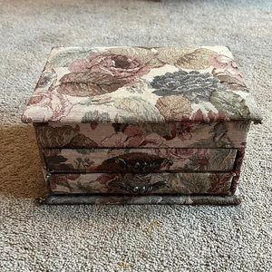 vintage jewlery box